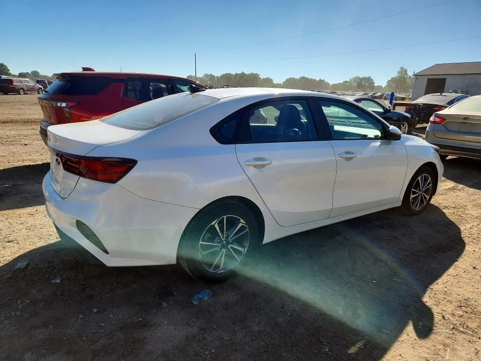 2022 KIA FORTE LXS  