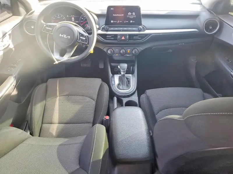 2022 KIA FORTE LXS  