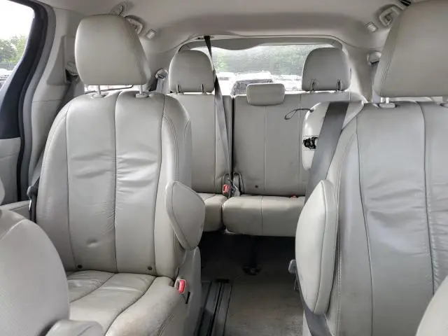 2011 TOYOTA SIENNA XLE  