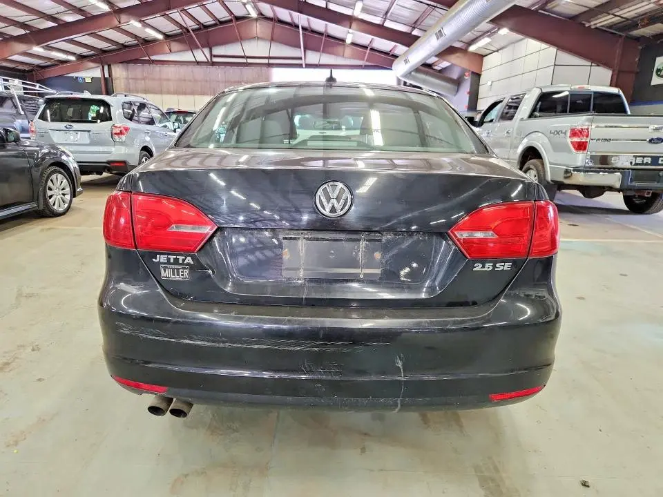 2011 VOLKSWAGEN JETTA SE  