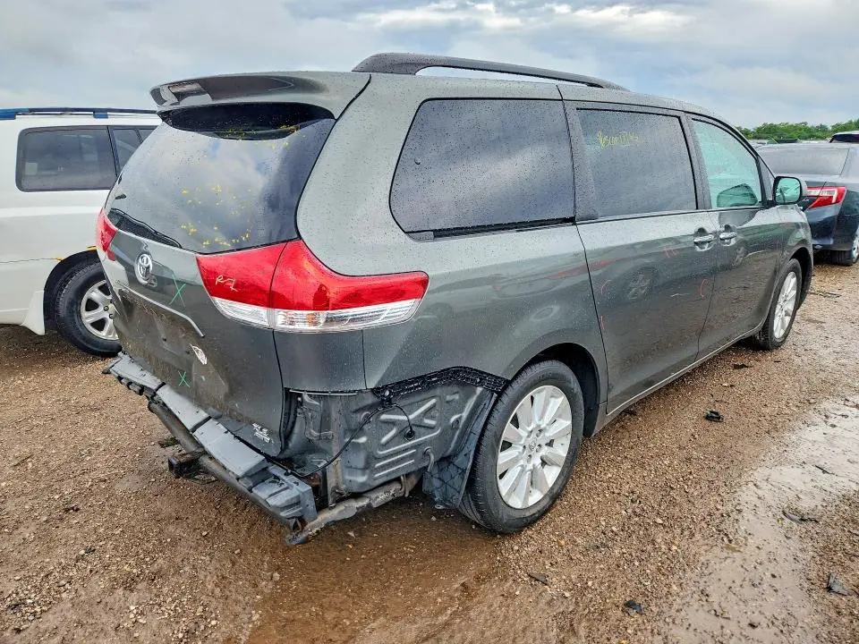 2012 TOYOTA SIENNA   