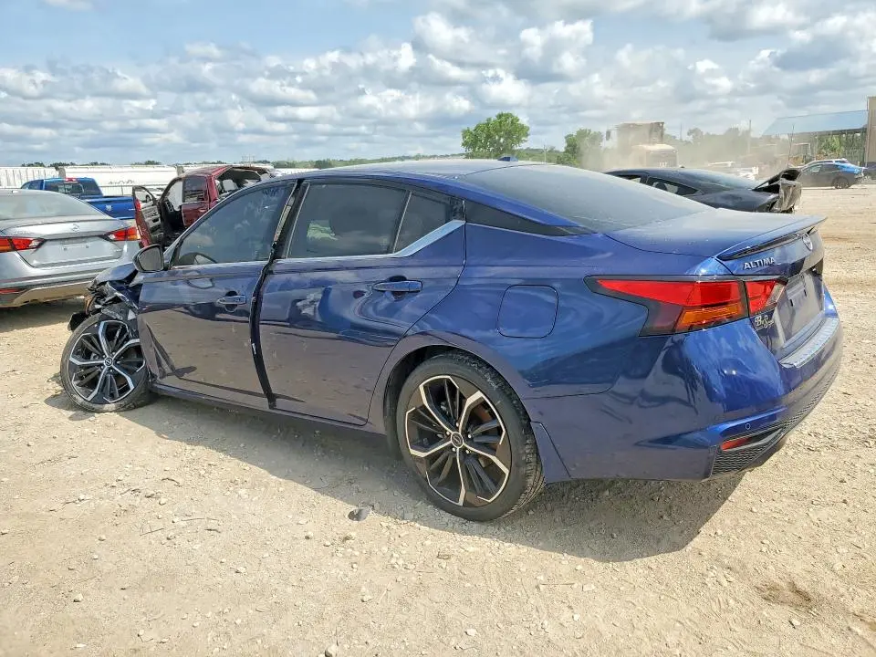 2023 NISSAN ALTIMA SR  