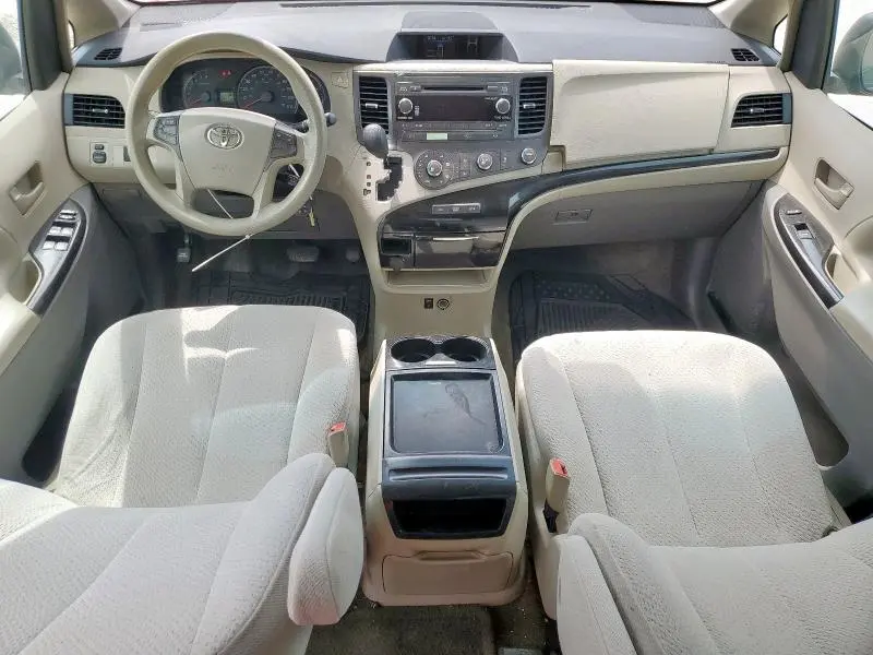 2011 TOYOTA SIENNA LE