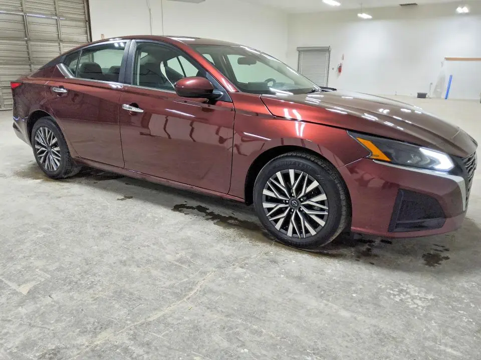 2023 NISSAN ALTIMA SV  