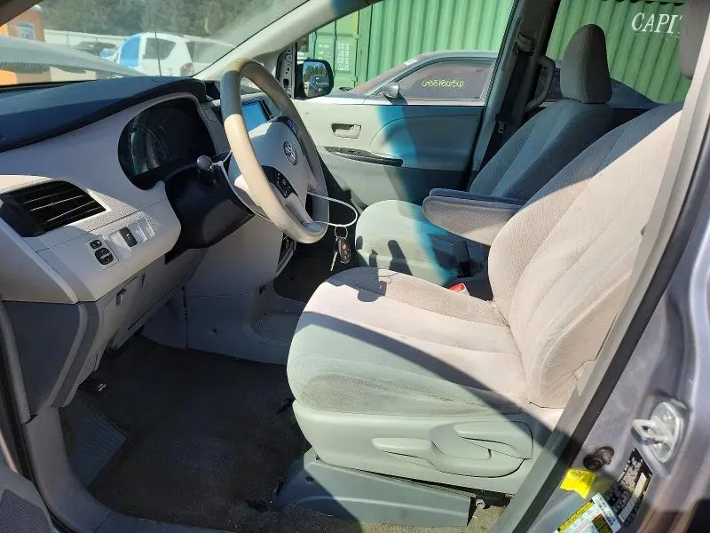 2012 TOYOTA SIENNA LE 8-PASSENGER  