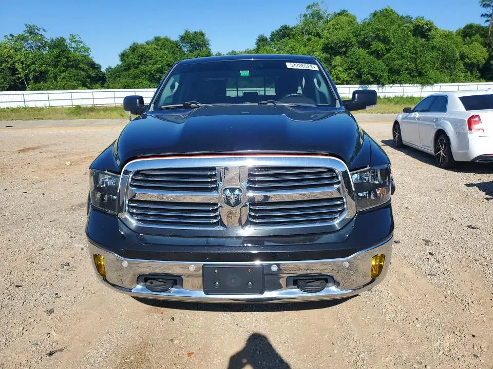 2015 RAM 1500 SLT  