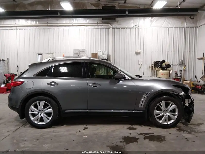 2014 INFINITI QX70  