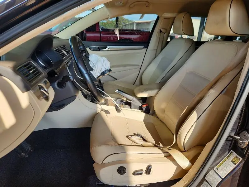 2017 VOLKSWAGEN PASSAT SE  