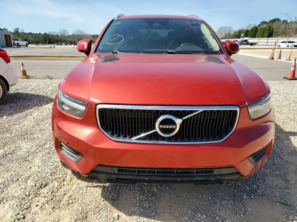 2020 VOLVO XC40 T4 MOMENTUM  