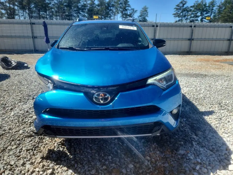 2017 TOYOTA RAV4 SE  