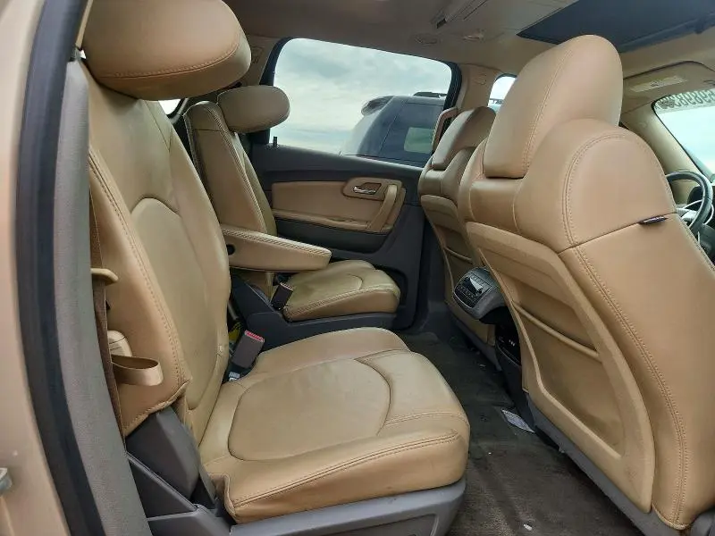 2011 CHEVROLET TRAVERSE LT  