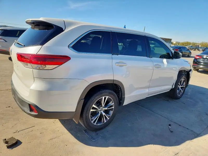 2018 TOYOTA HIGHLANDER LE  