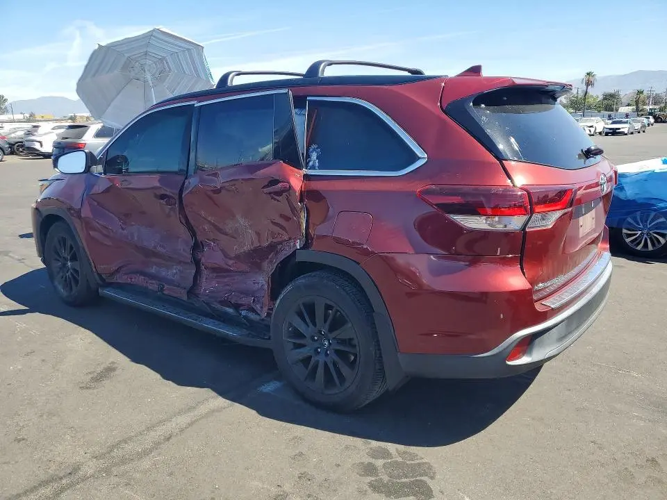 2019 TOYOTA HIGHLANDER SE  
