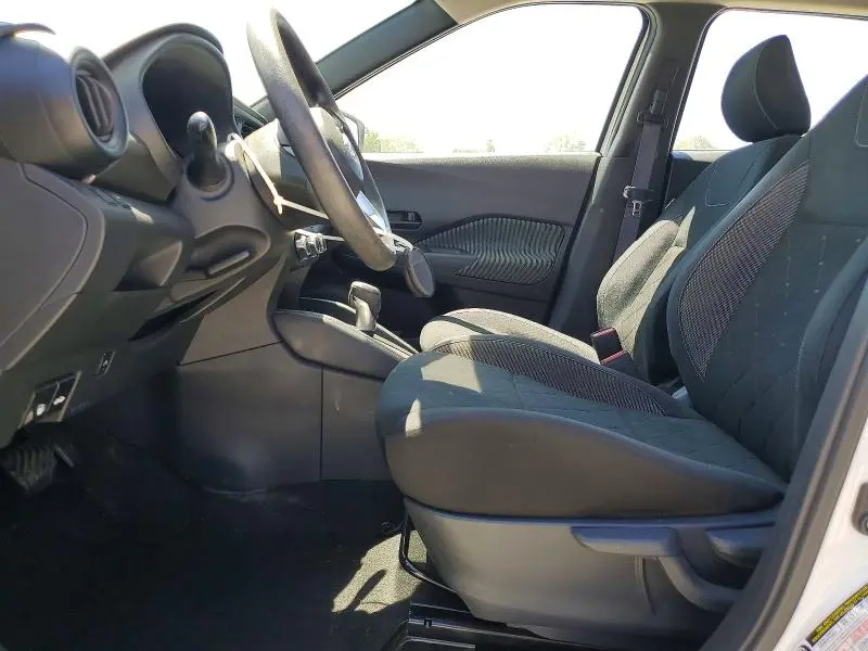 2019 NISSAN KICKS S  