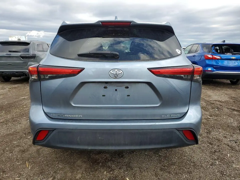 2021 TOYOTA HIGHLANDER XLE  