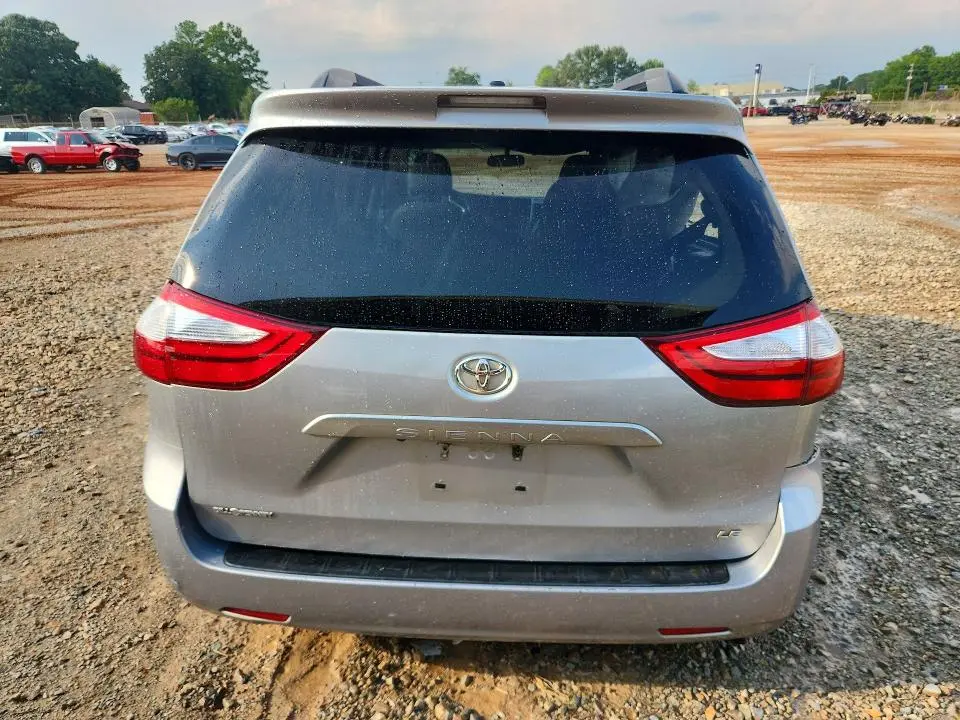 2016 TOYOTA SIENNA LE  