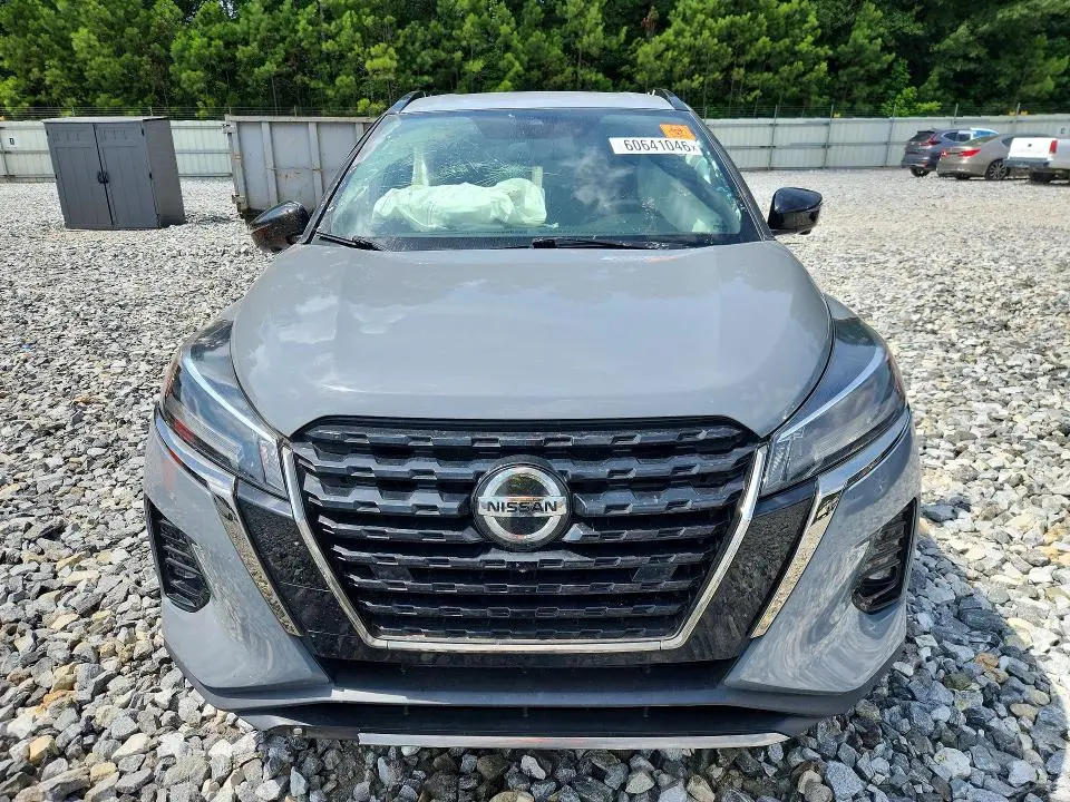 2021 NISSAN KICKS SR  