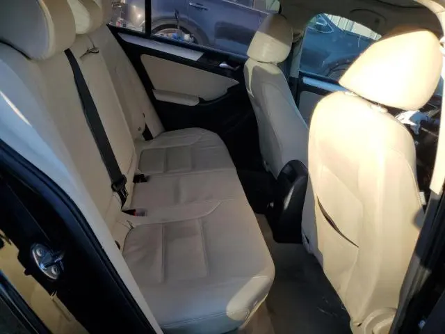 2011 VOLKSWAGEN JETTA SEL  