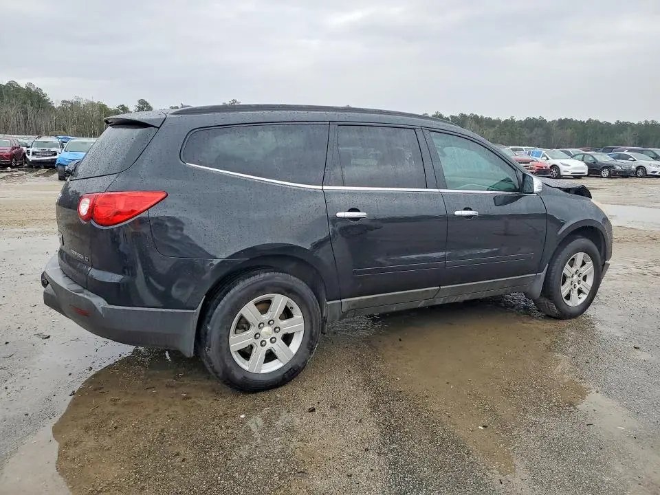 2011 CHEVROLET TRAVERSE LT  