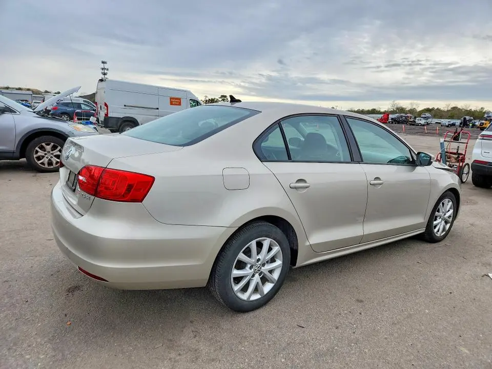 2012 VOLKSWAGEN JETTA SE  