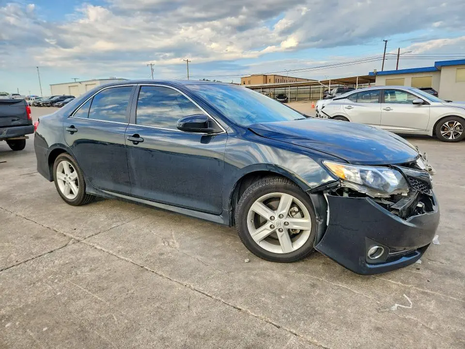 2013 TOYOTA CAMRY SE  