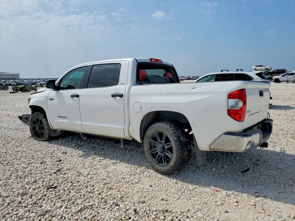 2018 TOYOTA TUNDRA CREWMAX SR5  