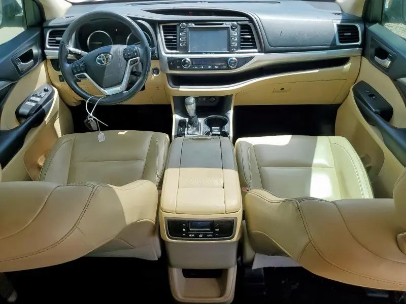 2018 TOYOTA HIGHLANDER SE  