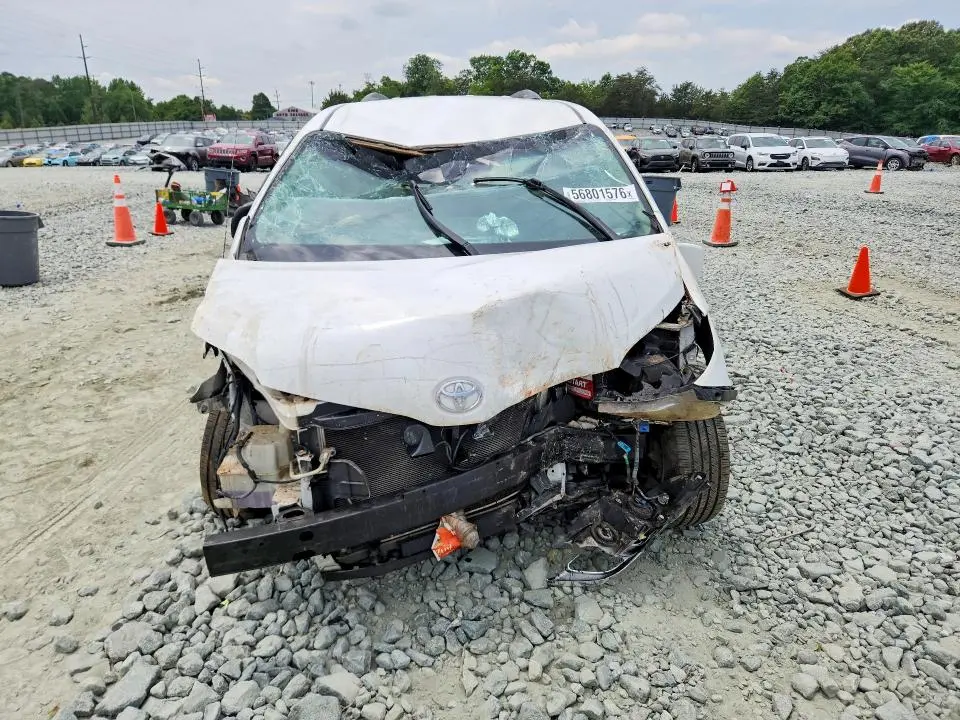 2011 TOYOTA SIENNA LE  