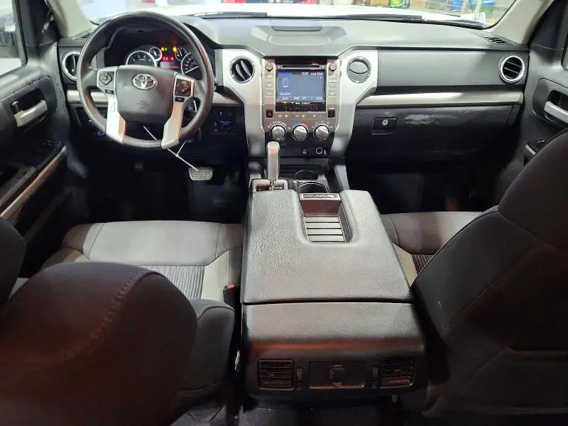 2017 TOYOTA TUNDRA CREWMAX SR5  