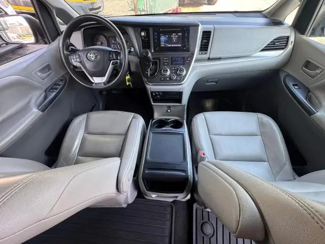 2017 TOYOTA SIENNA   