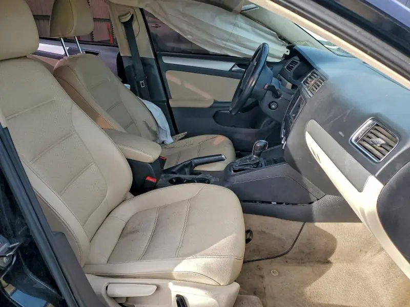 2013 VOLKSWAGEN JETTA SE  