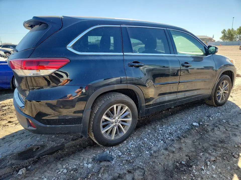2017 TOYOTA HIGHLANDER XLE  