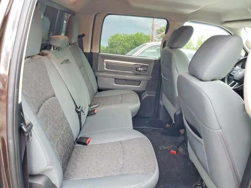 2016 RAM 1500 SLT  