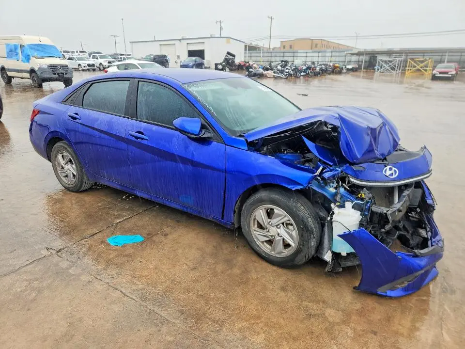2024 HYUNDAI ELANTRA SE  
