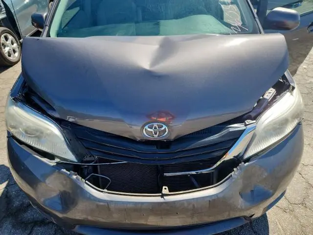 2013 TOYOTA SIENNA LE