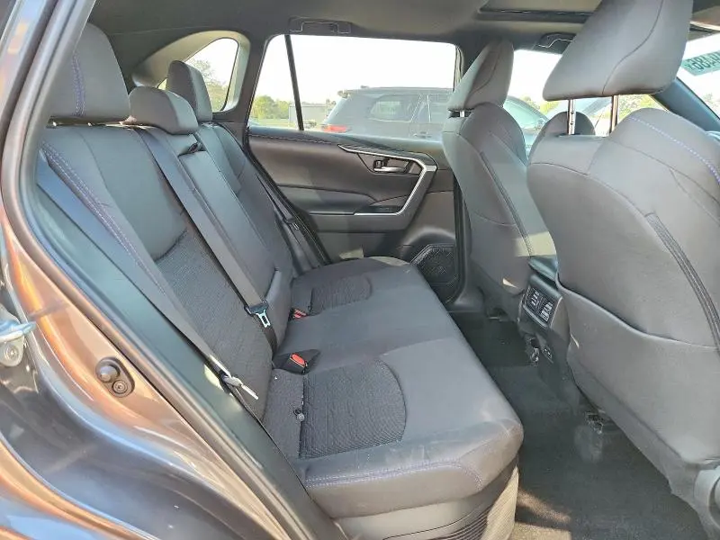 2022 TOYOTA RAV4 SE  