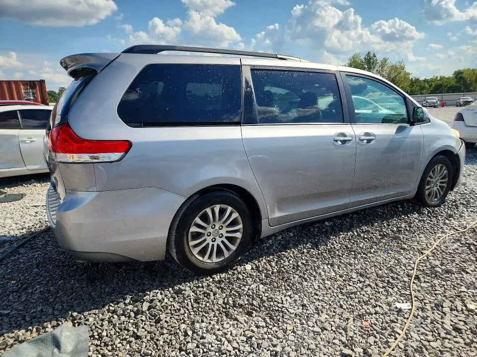 2012 TOYOTA SIENNA XLE 8-PASSENGER  