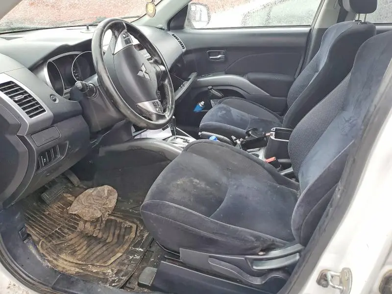 2011 MITSUBISHI OUTLANDER SE  