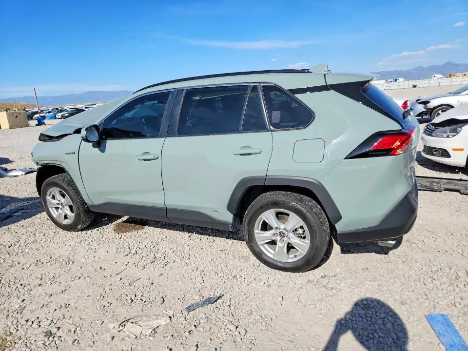 2021 TOYOTA RAV4 XLE  