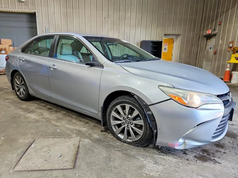 2015 TOYOTA CAMRY XLE  