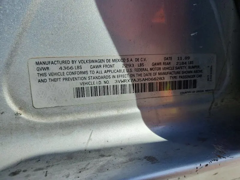 2010 VOLKSWAGEN JETTA SE  