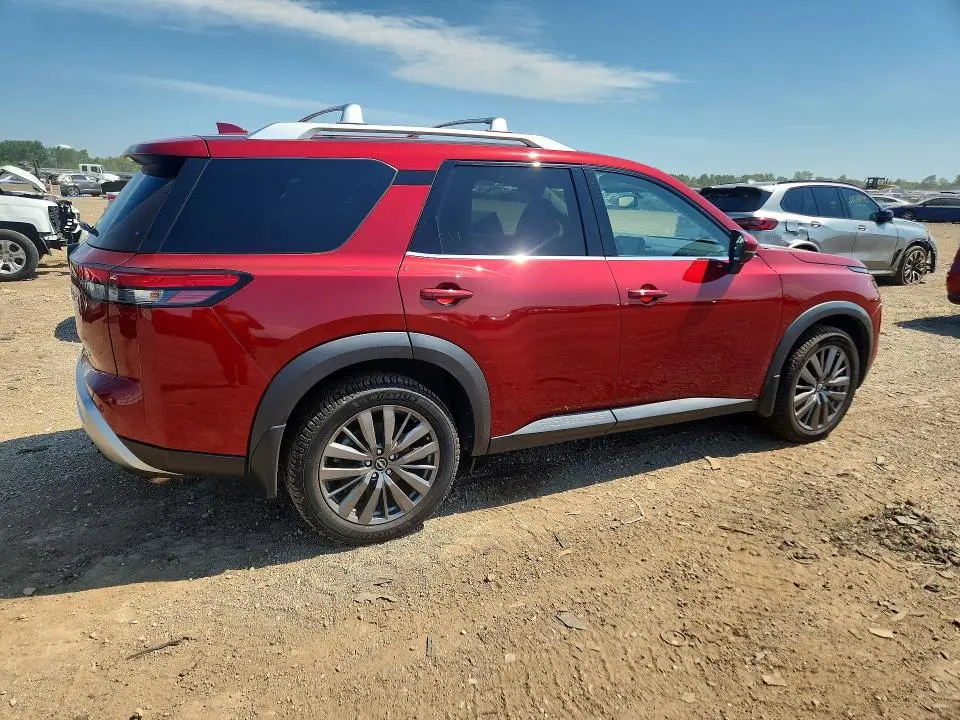 2022 NISSAN PATHFINDER SL  