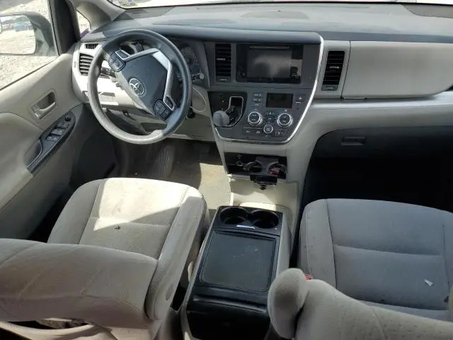 2017 TOYOTA SIENNA LE  