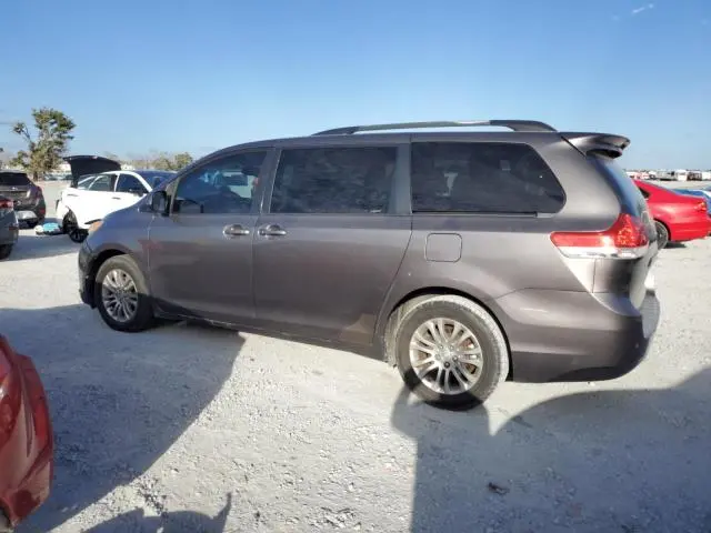 2012 TOYOTA SIENNA XLE  