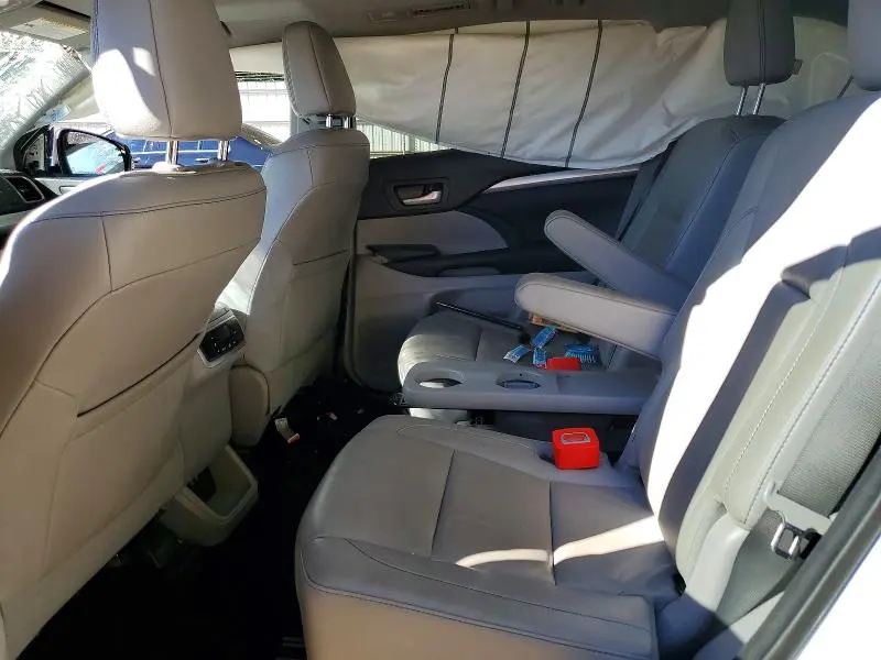 2017 TOYOTA HIGHLANDER XLE  