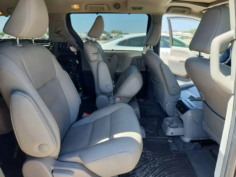 2020 TOYOTA SIENNA XLE 8-PASSENGER  
