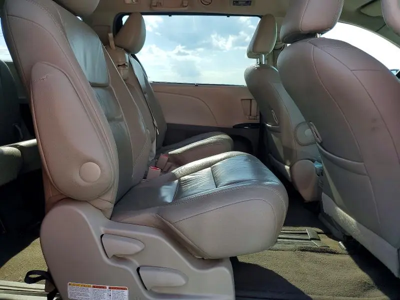 2015 TOYOTA SIENNA XLE 8-PASSENGER  
