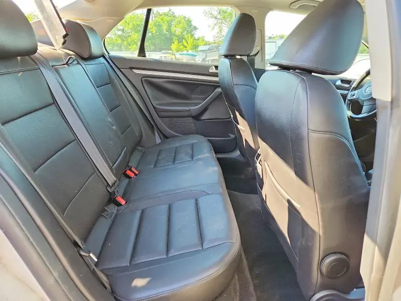 2010 VOLKSWAGEN JETTA SE  