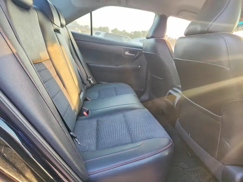 2015 TOYOTA CAMRY SE  