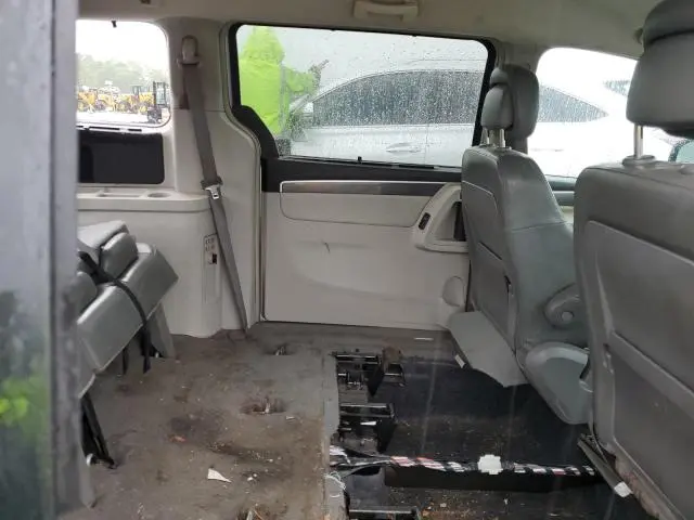 2010 VOLKSWAGEN ROUTAN SE  